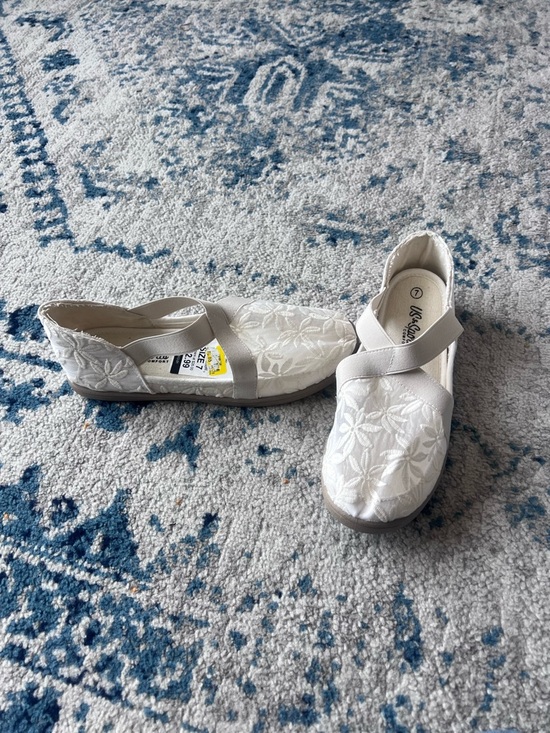 Shoes - White Floral Embroidered Slip-On Flats